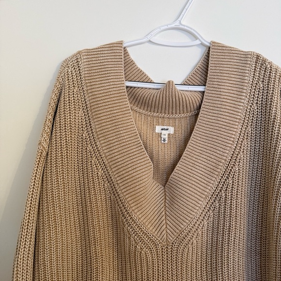 Aerie V-Neck Beige Knit Sweater - Picture 5 of 9